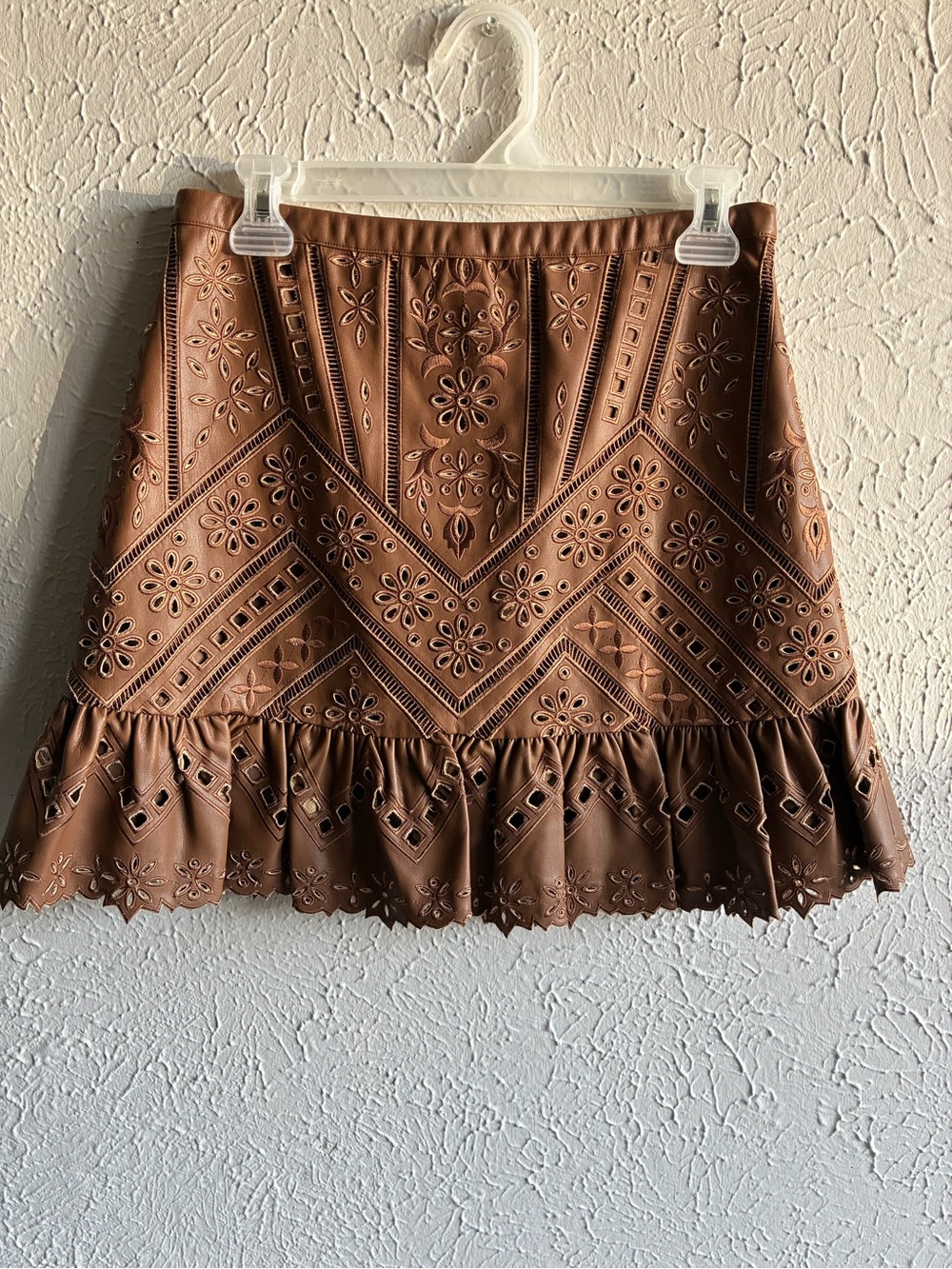 Christy Lynn Ashley Skirt S
Camel Vegan Leather Laser Cut
Floral Ruffle. - Picture 14 of 15